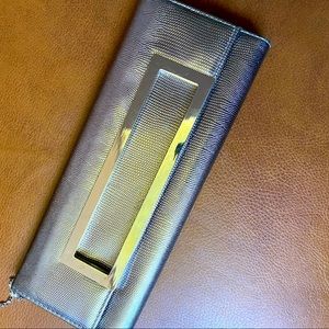 🍒 3 for $10 sale 🍒 Silver metallic clutch